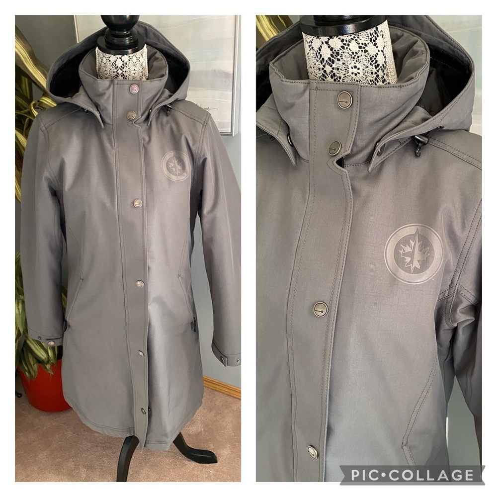 Ladies medium heavy Winnipeg Jets fall jacket